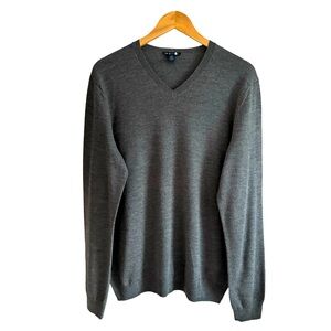 GAP Men’s Merino Wool Long Sleeve V-neck Sweater Charcoal Gray L